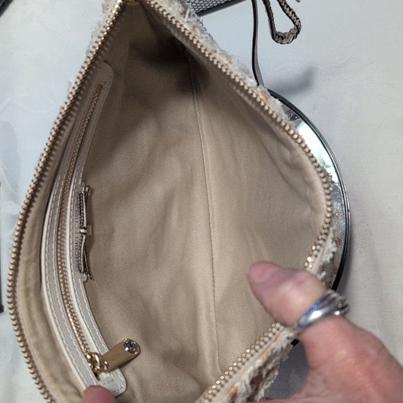 Henri Bendel Raffia Clutch/ Wristlet With Flower Pom Poms & Leather Bottom 🔥 - Picture 13 of 15